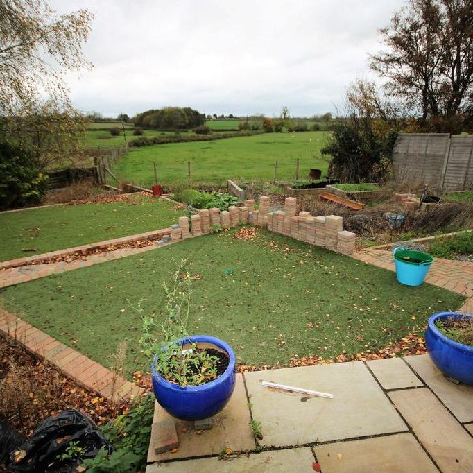 3 bedroom semi-detached house to rent - Photo 1