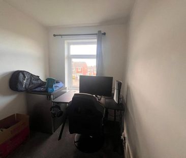 3 bedroom semi-detached house to rent - Photo 6