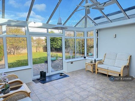 1 bedroom in a house share to rent - Photo 2