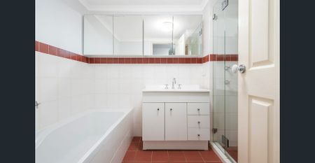 Private House-Sized Courtyard Apartment, Abundance Of Living In A Connected Urban Village Setting - Photo 4