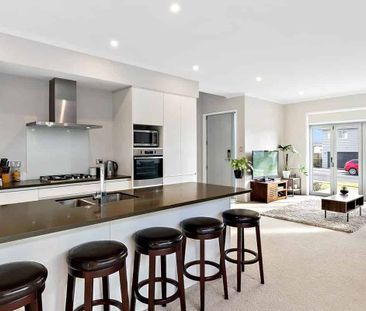 Modern 5-Bedroom, 3-Bathroom Home in Silverdale - Photo 4