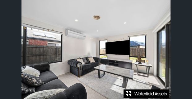 The Perfect Family Home Close to Schools, Shops & Parklands - Photo 1