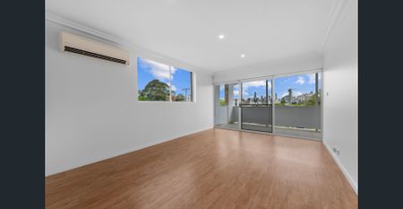 Spacious 5-Bedroom Queenslander with City Views in the Heart of Windsor - Photo 3