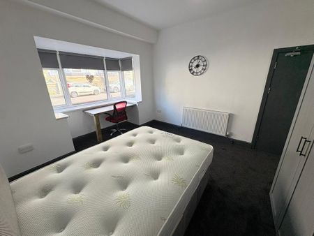 6 bedroom terraced house to rent - Photo 5