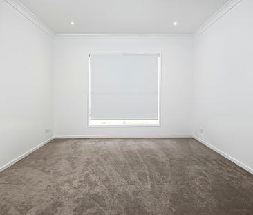 Near New Two Storey Home with views! - Photo 4