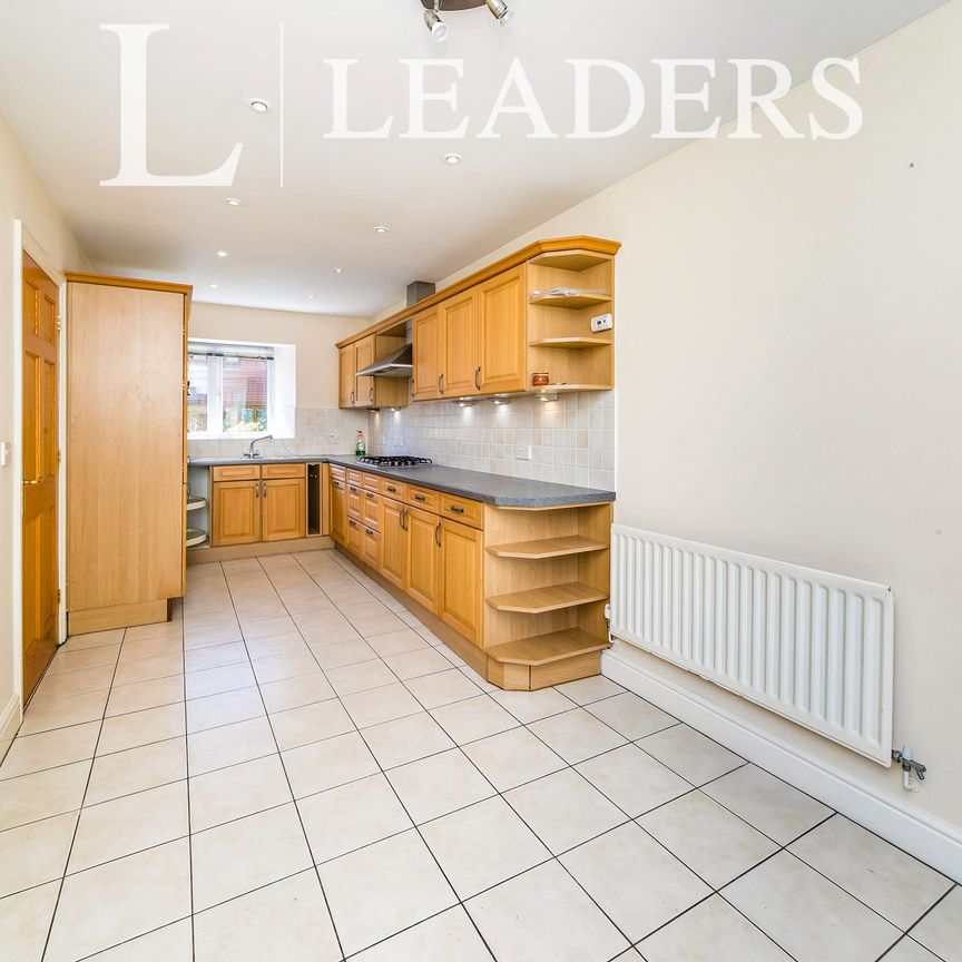 4 bedroom mid-terrace to rent Walhatch Close, Forest Row - Photo 1