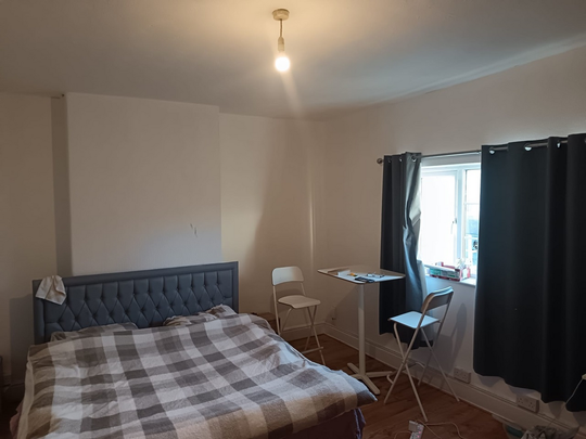 1 bedroom in a house share to rent - Photo 1