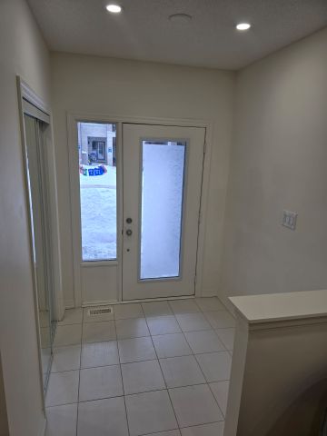 For Lease - 236 Vivant Street, Newmarket, Ontario - Photo 2