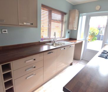 2 bedroom terraced house to rent - Photo 3