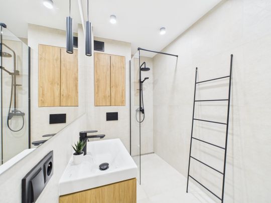 Po remoncie, z widokiem na zieleń - Os. Strusia - Photo 1