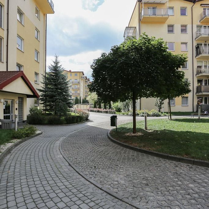 Trzy pokoje w cichej okolicy, blisko metro i park - Zdjęcie 1