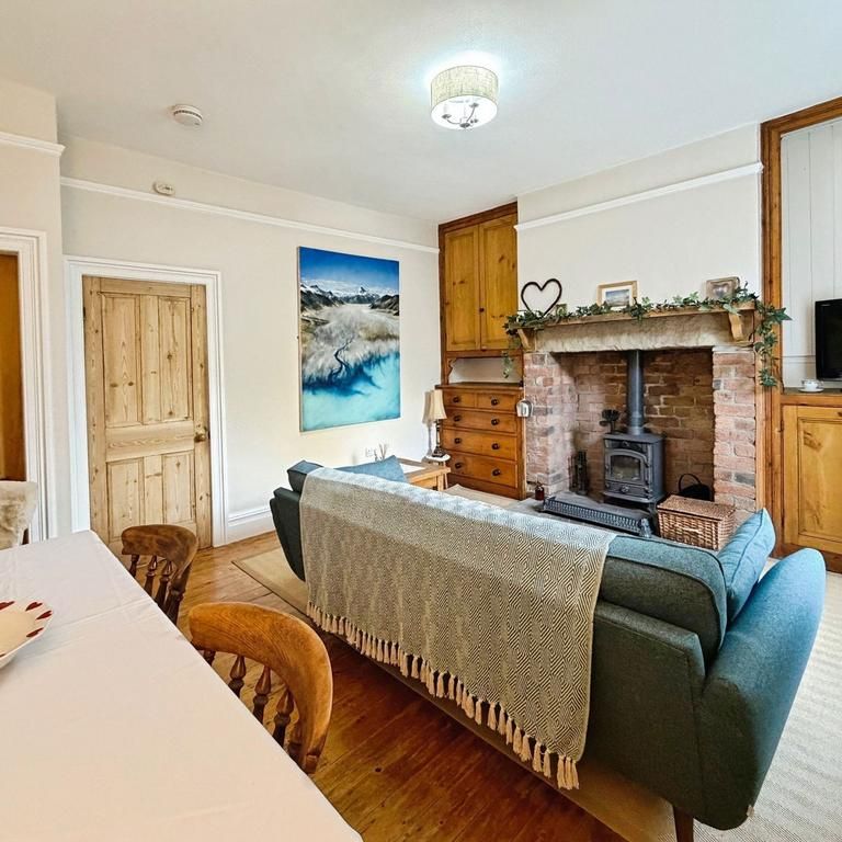 3 bedroom terraced house to rent - Photo 1