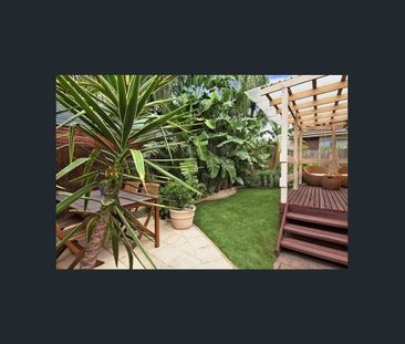 HIDDEN GEM IN HEART OF HAMPTON - Photo 4