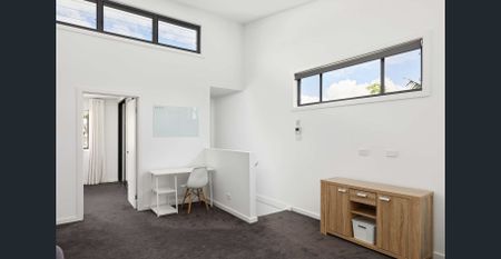 Easy Living Townhouse - Fully Furnished - Photo 5