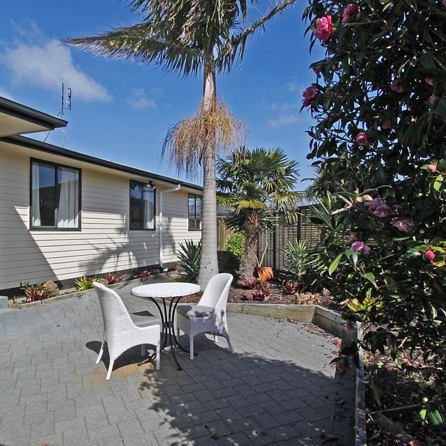 4 bedroom with single carport opposite Elm Park Sc - Photo 1
