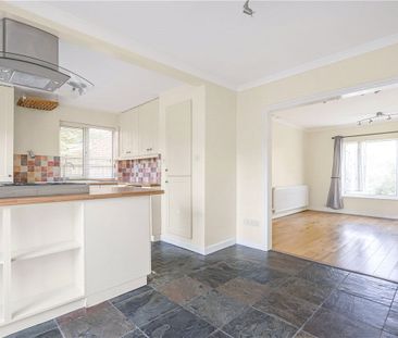 Good size three bedroom semi detached house with garden and drivewa... - Photo 4