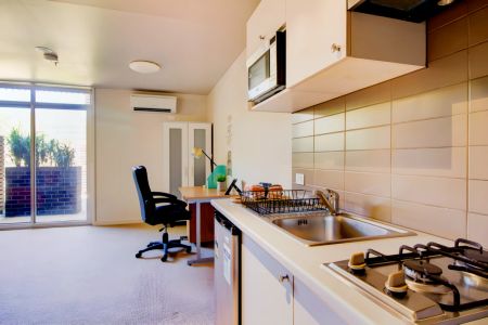 Large Studio - Photo 4