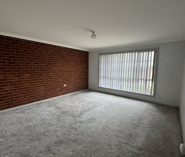 Low maintenance close to town! - Photo 2