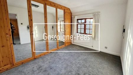 Basingstoke, RG23 - Photo 3