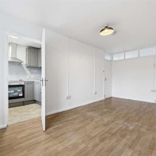 Hemnall Street, Epping, CM16 - Photo 1