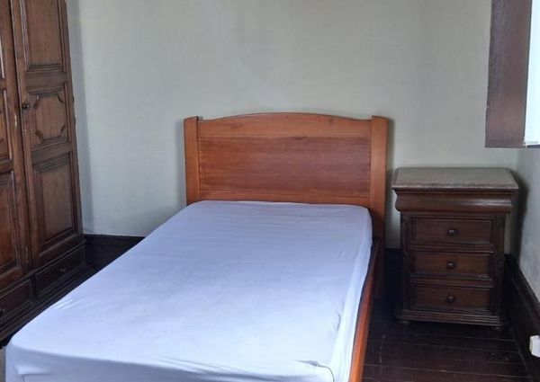 Quartos com wc privativo junto ao Polo 1