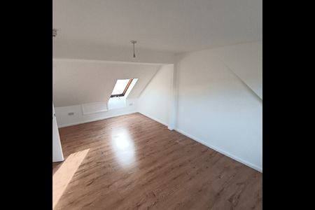 2 Bed Flat, Beauchamp Road, SE19 - Photo 4