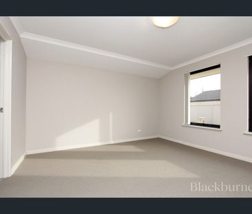 MODERN SPACIOUS LIVING, AIR CONDITIONING & DOUBLE LOCK UP GARAGE - Photo 2