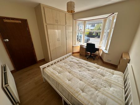 5 Bed Semi-Detached House, Bonnington Road, LE2 - Photo 2