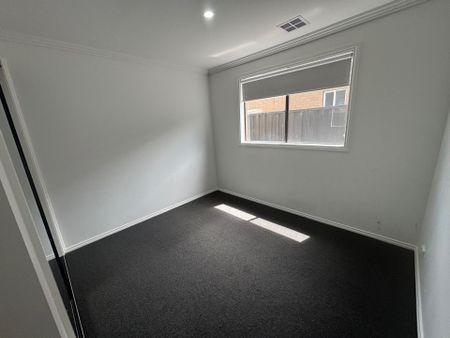 Lush Family Home In Sought After Location - Photo 2