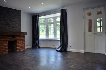 3 bedroom end of terrace house to rent - Photo 2