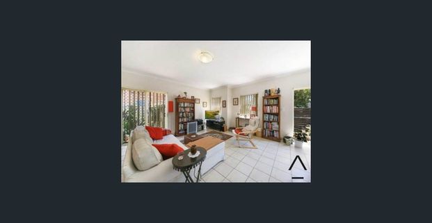 Stylish 2 Bedroom Apartment - Your Perfect Urban Retreat Awaits! - Photo 1