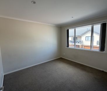 This beautifully designed three-bedroom, two-bathroom townhouse off... - Photo 5