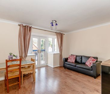 2 Bed Flat, Leslie Park Road, CR0 - Photo 2