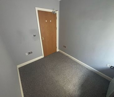Neath Road, Plasmarl, SWANSEA - Photo 4