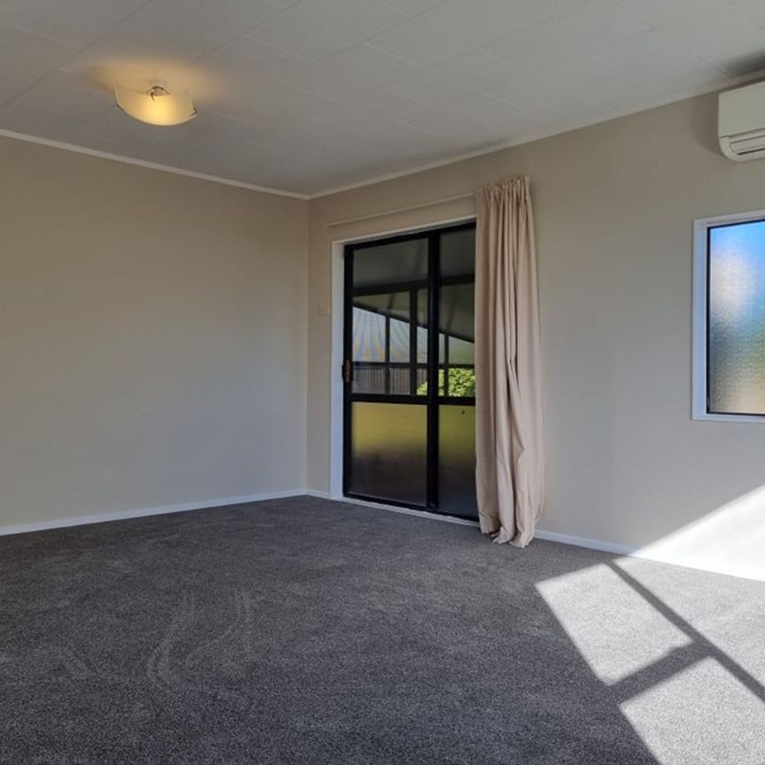 Four-bedroom in Bell Block - Photo 1