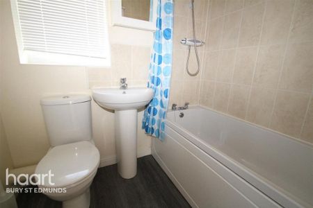 3 bedroom detached house to rent - Photo 5