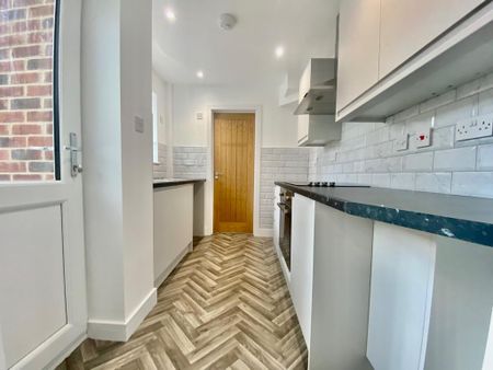 2 bedroom terraced house to rent - Photo 2