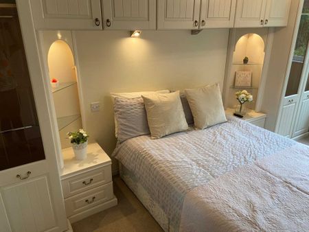 Room 3, 1 Windsor Close, Guildford, GU2 7QU - Photo 2
