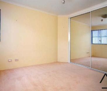 2 Bedroom Beachside Bliss with Parking! - Photo 3