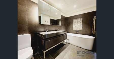 Luxury CONCAVO - The ultimate in luxury three bedroom water's edge home - Photo 5