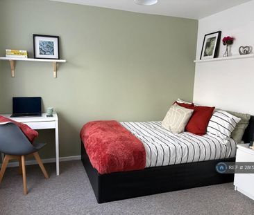 1 bedroom in a house share to rent - Photo 3