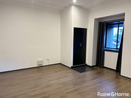 Modern Two-Bedroom Unit for Lease in the Heart of Wollongong! - Photo 4