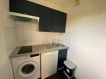 Appartement meublé à louer - 2 pièces - 33 m² - Photo 2