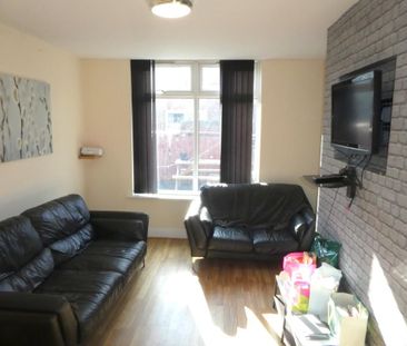 4 bedroom semi-detached house to rent - Photo 1