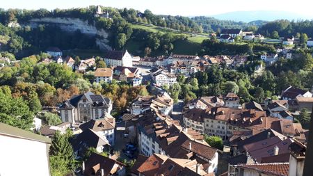 FRIBOURG - ROUTE DES ALPES 2 - CHARMANT 2.5 PIECES MANSARDE - Photo 5