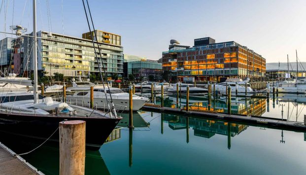 Curated Luxurious Townhouse - Photo 1