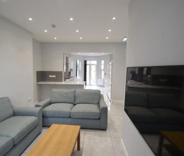 8 bedroom detached house to rent - Photo 1