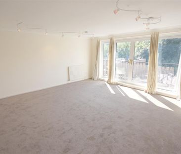 3 Bedroom Flat/Apartment To Let - Photo 1