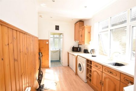 Tenby Close, Romford, RM6 - Photo 4