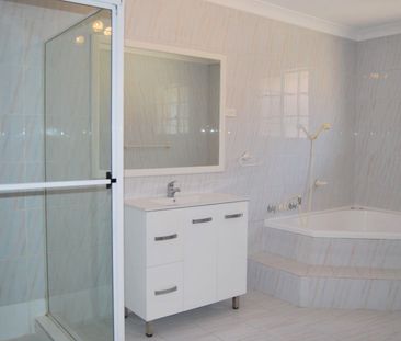 FULL BRICK 4 BEDROOM DUPLEX - Photo 4